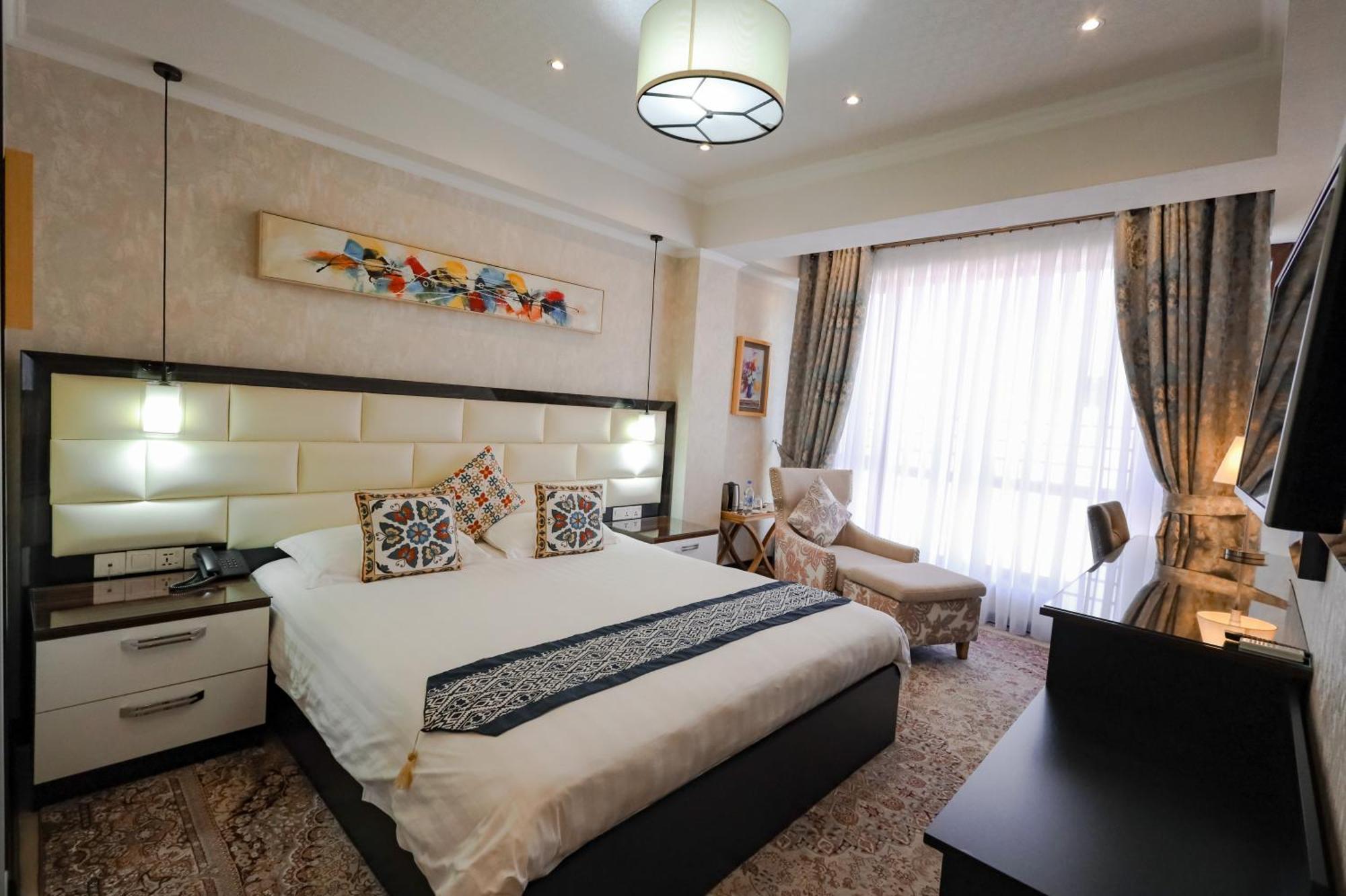 Hotel Atlas ดูแชนเบอ ภายนอก รูปภาพ